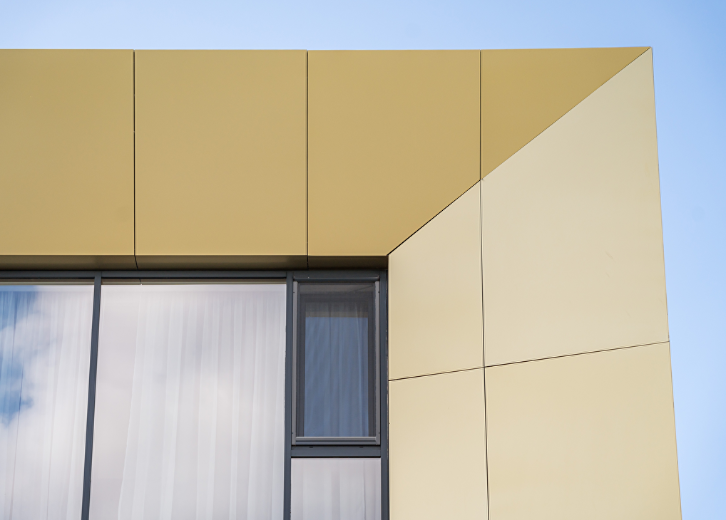 Panelox integrates aluminium composite panel technology with controlled anodizing for certified façade performance.