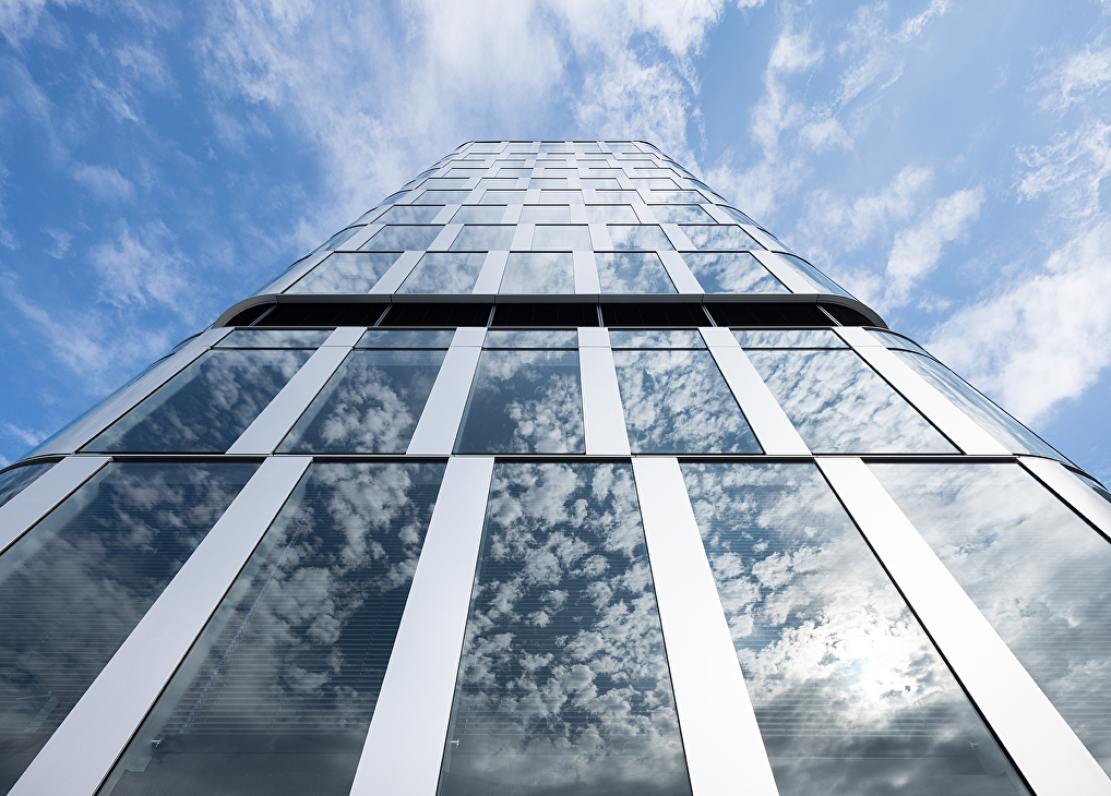 Platinox combines recycled aluminium with controlled anodizing for durable architectural performance and a reduced environmental footprint.